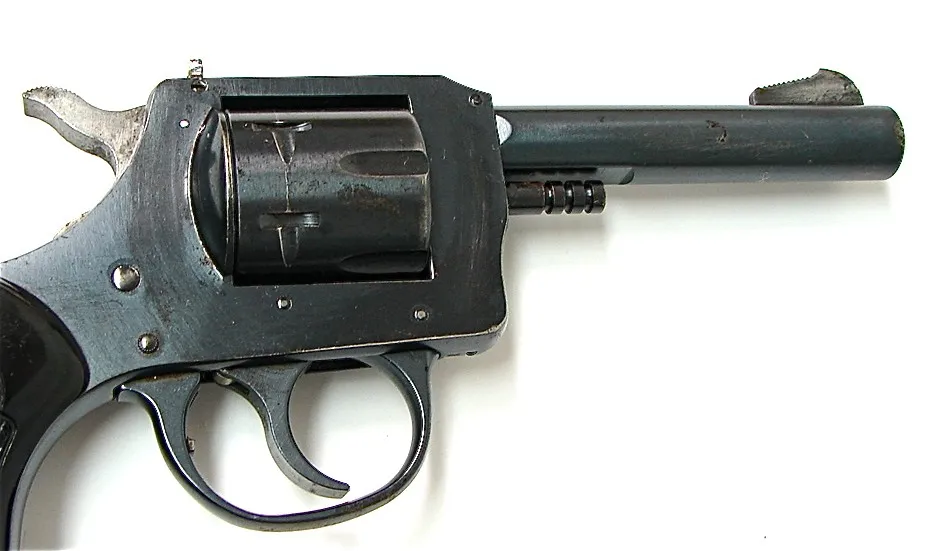 Harrington & Richardson 732 .32 S&W Long caliber revolver. 6-shot double action model with swing out cylinder. Very good conditi (PR18337)