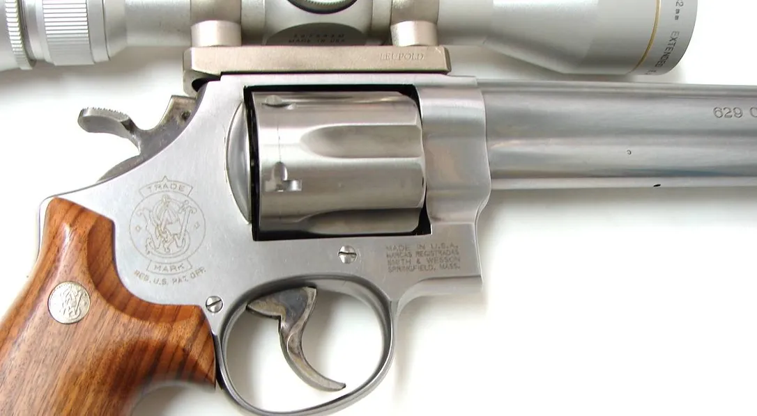 Smith & Wesson 629-4 .44 Magnum caliber revolver. 1990s vintage “Classic DX” model with 8 3/8″ heavy barrel and Leupold 2.5×8 sc (PR17081)