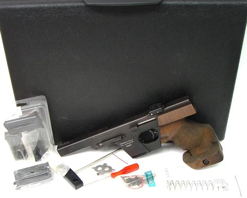 Walther GSP .22 LR caliber pistol. German made top quality target pistol in excellent condition with case, tools, accessories an (pr16767)